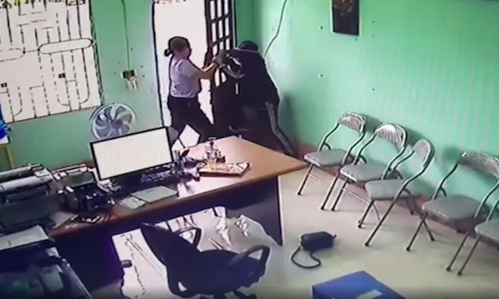 Bắt nghi phạm dùng dao khống chế nhân viên quỹ tín dụng liên xã để cướp tài sản ảnh 4