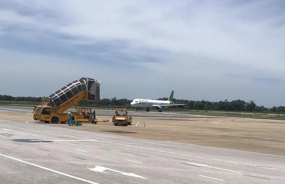 Hà Tĩnh đón gần 400 người dân từ TPHCM và các tỉnh phía Nam về quê bằng máy bay ảnh 1