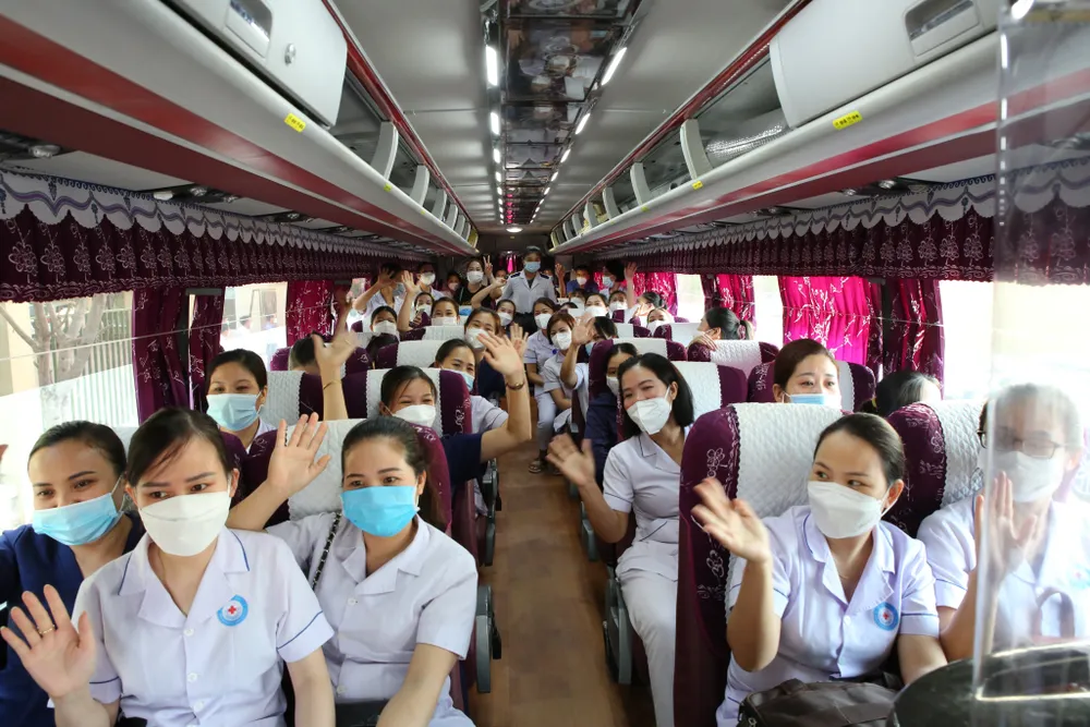 Hà Tĩnh cử 152 cán bộ, nhân viên y tế hỗ trợ tỉnh Nghệ An phòng, chống dịch Covid-19 ảnh 1