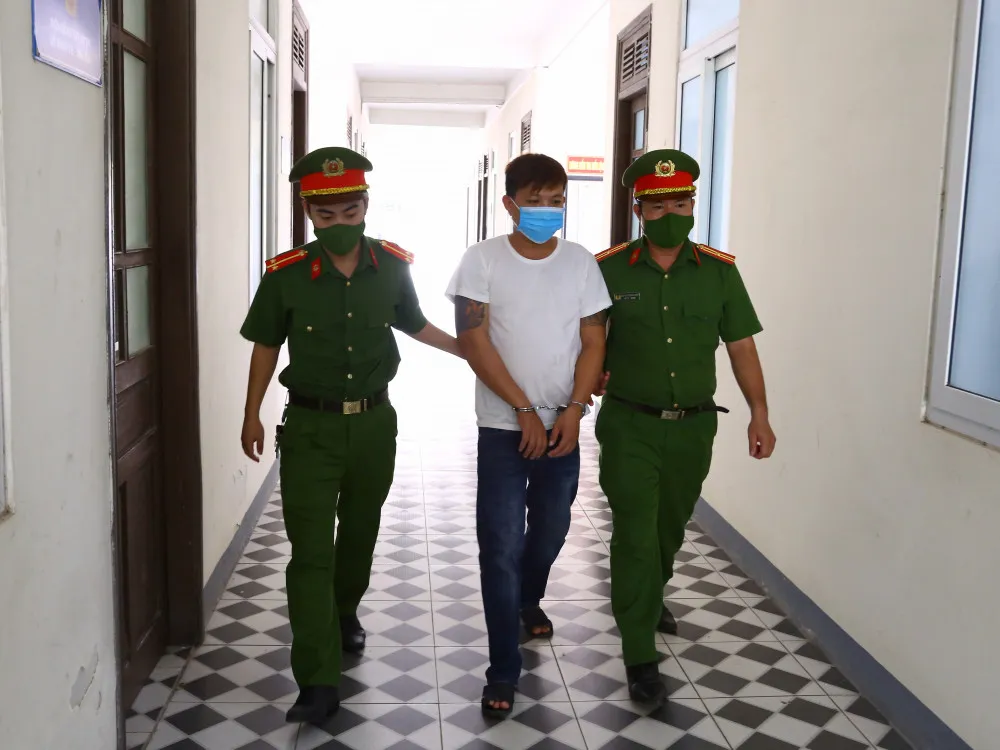 Hà Tĩnh: Khởi tố đối tượng vi phạm quy định phòng dịch, chống người thi hành công vụ ảnh 1