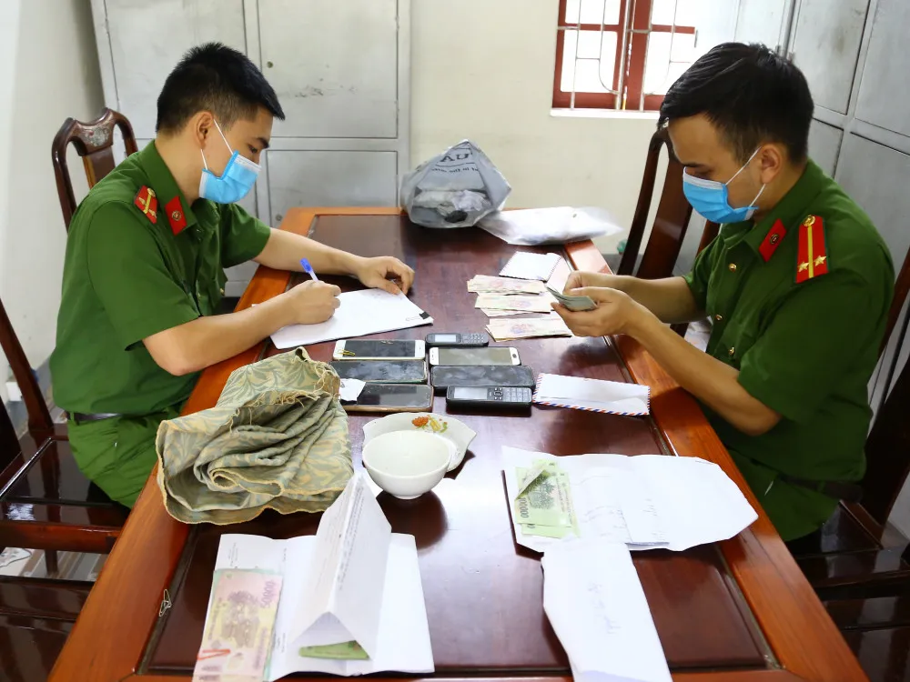 Khởi tố 11 đối tượng vào rừng cao su tụ tập đánh bạc trong mùa dịch ảnh 1