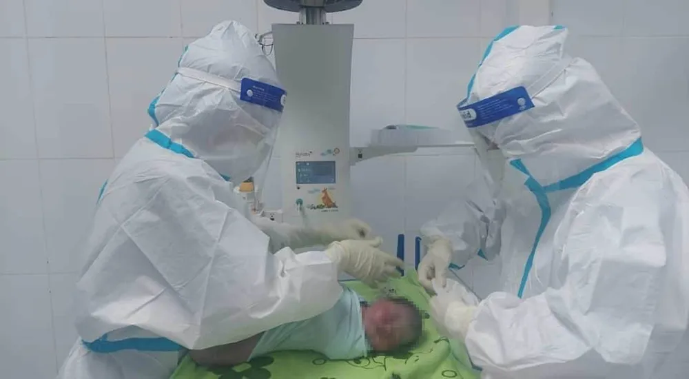 Chiếc bánh sinh nhật đặc biệt trong khu cách ly ảnh 3