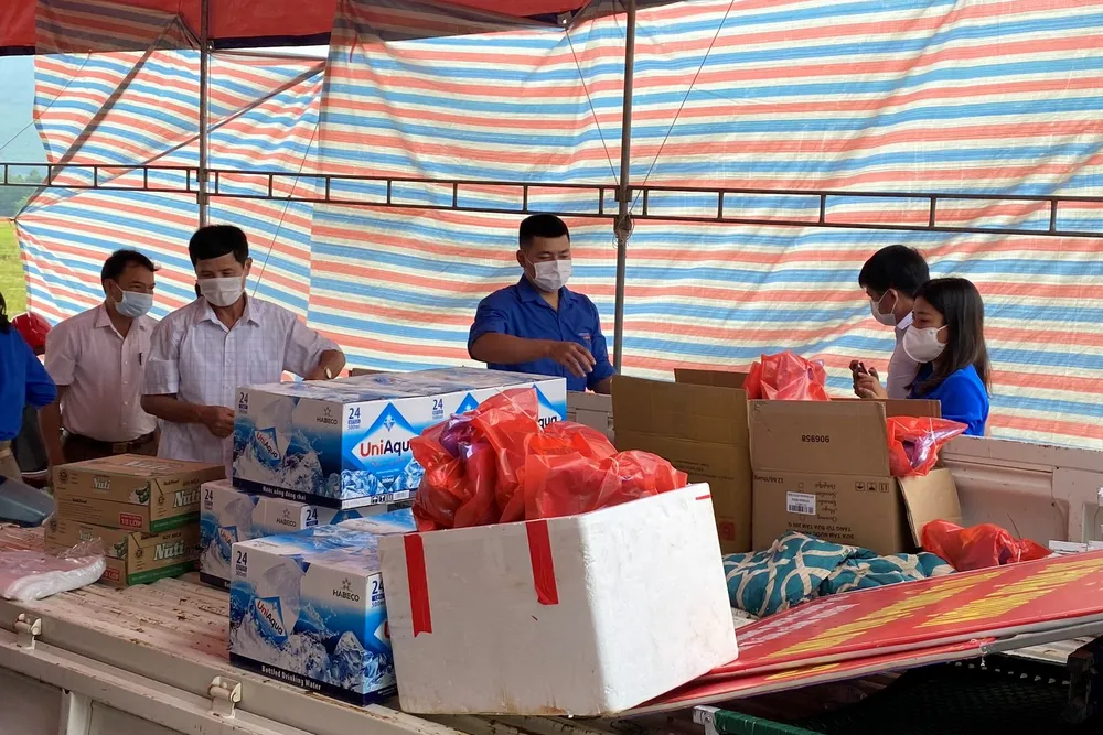 Hà Tĩnh: Huyện Cẩm Xuyên lập điểm hỗ trợ người dân về từ các tỉnh phía Nam ảnh 4