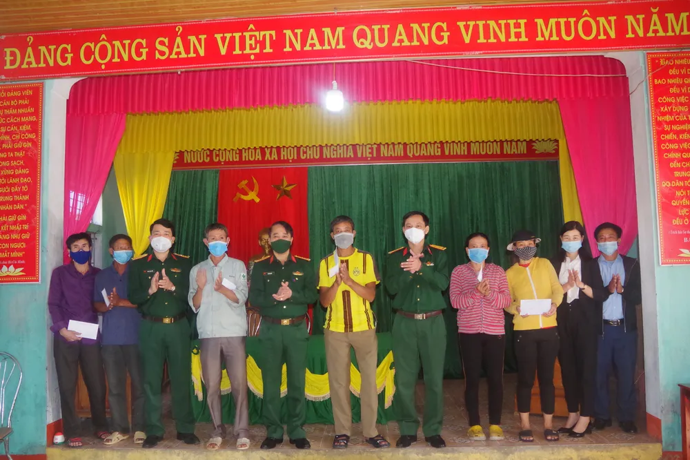 Hà Tĩnh: Thăm, tặng quà các gia đình từng trực tiếp tham gia mở đường Hồ Chí Minh trên biển ảnh 8