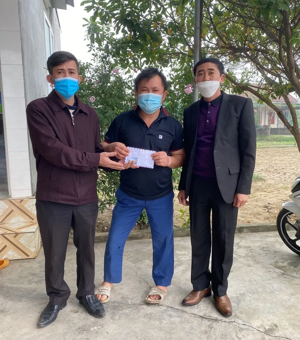 Trao 56 triệu đồng của bạn đọc Báo SGGP hỗ trợ 6 gia đình khó khăn ở Hà Tĩnh ảnh 3