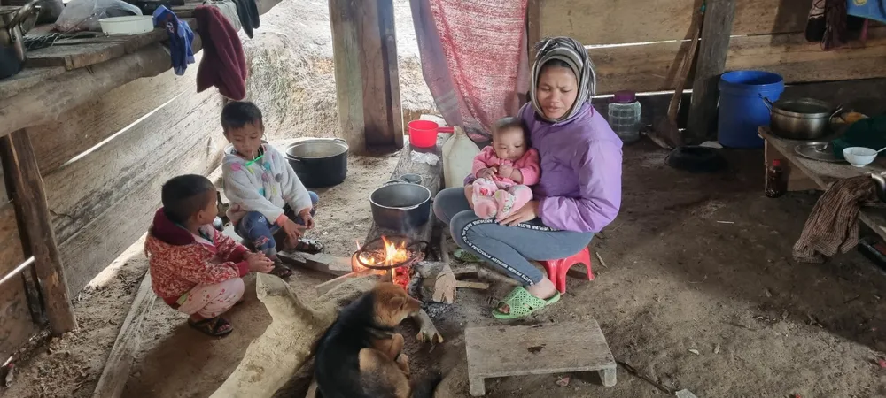 Bắc miền Trung: Nhiều trường phải cho học sinh nghỉ học tránh rét ảnh 12