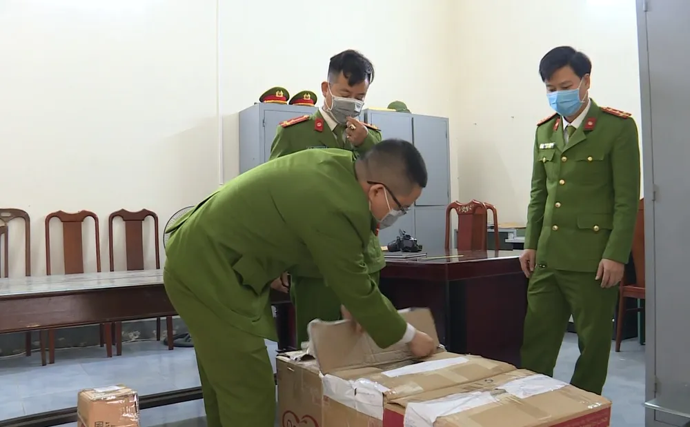 Hà Tĩnh: Bắt đối tượng tàng trữ trái phép 210kg pháo ảnh 3