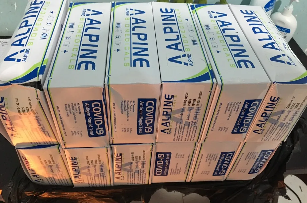 Hà Tĩnh: Phát hiện, thu giữ số lượng lớn bộ kit test Covid-19 không rõ nguồn gốc ảnh 2