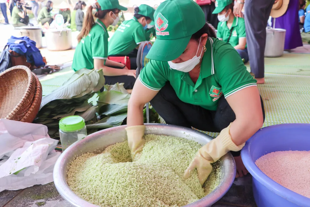 Hà Tĩnh: Sôi nổi hội thi gói bánh chưng dâng Quốc Tổ Hùng Vương ảnh 7