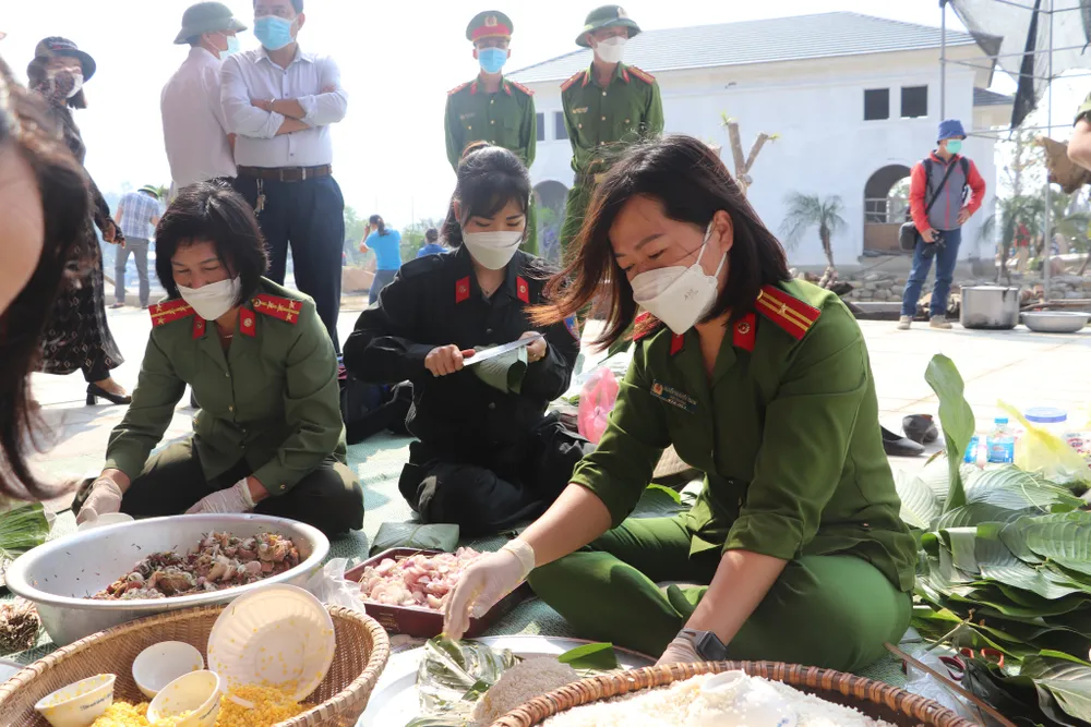 Hà Tĩnh: Sôi nổi hội thi gói bánh chưng dâng Quốc Tổ Hùng Vương ảnh 12