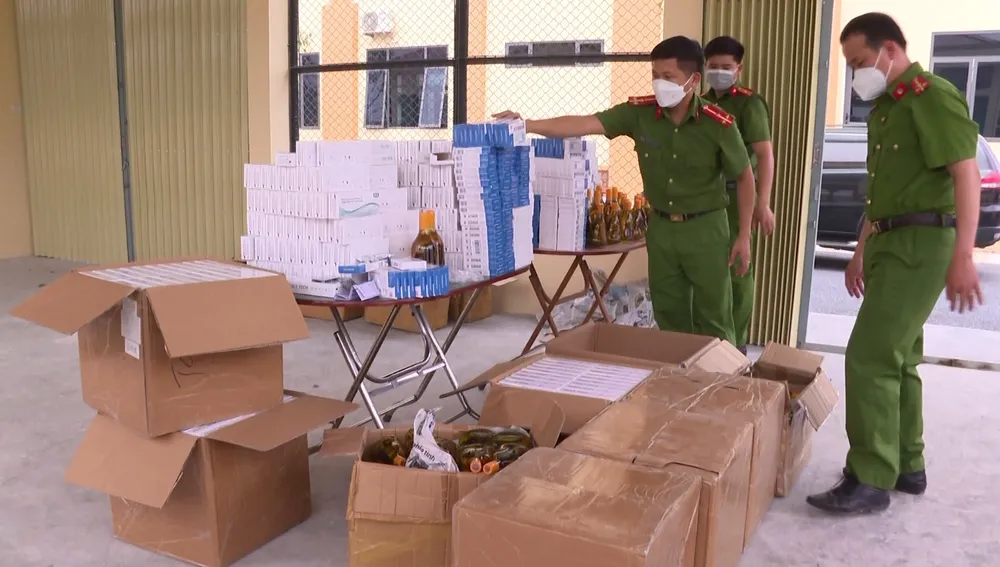 Hà Tĩnh: Thu giữ số lượng lớn thuốc hỗ trợ điều trị Covid-19, kit test và khẩu trang y tế không rõ nguồn gốc ảnh 1