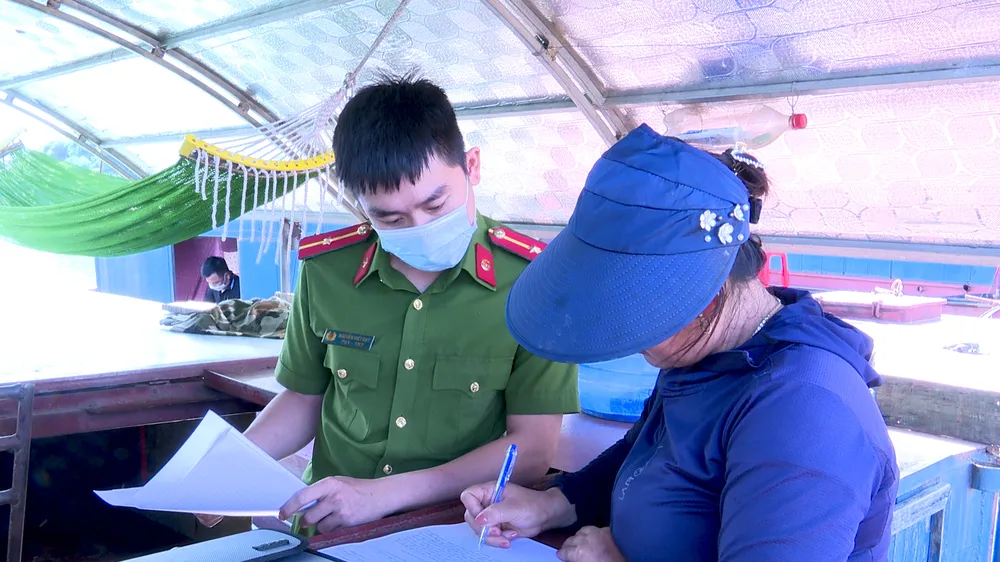 Hà Tĩnh: Phát hiện 6 sà lan khai thác cát trái phép trên sông ảnh 5