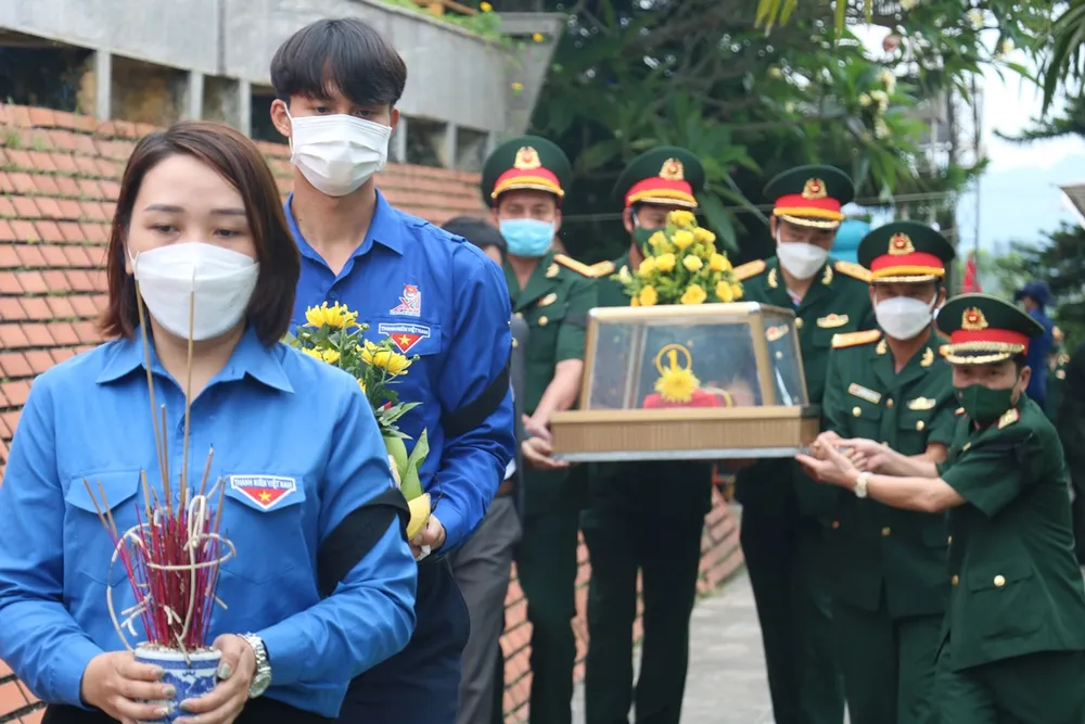 Hà Tĩnh: Truy điệu, an táng 11 hài cốt liệt sĩ hy sinh trên đất bạn Lào ảnh 5