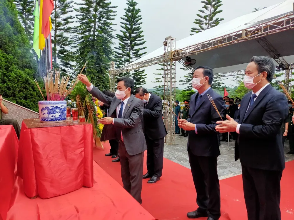 Hà Tĩnh: Truy điệu, an táng 11 hài cốt liệt sĩ hy sinh trên đất bạn Lào ảnh 2