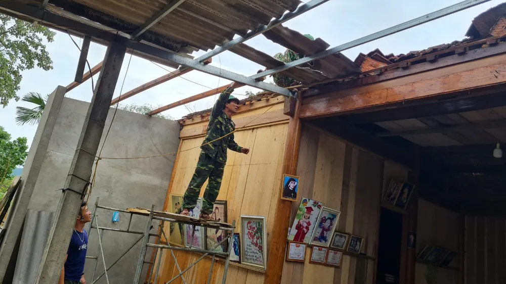 Hà Tĩnh: Lốc xoáy và mưa đá gây thiệt hại nặng ở xã miền núi ảnh 13