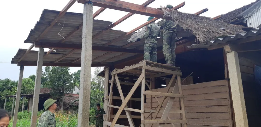 Hà Tĩnh: Lốc xoáy và mưa đá gây thiệt hại nặng ở xã miền núi ảnh 16