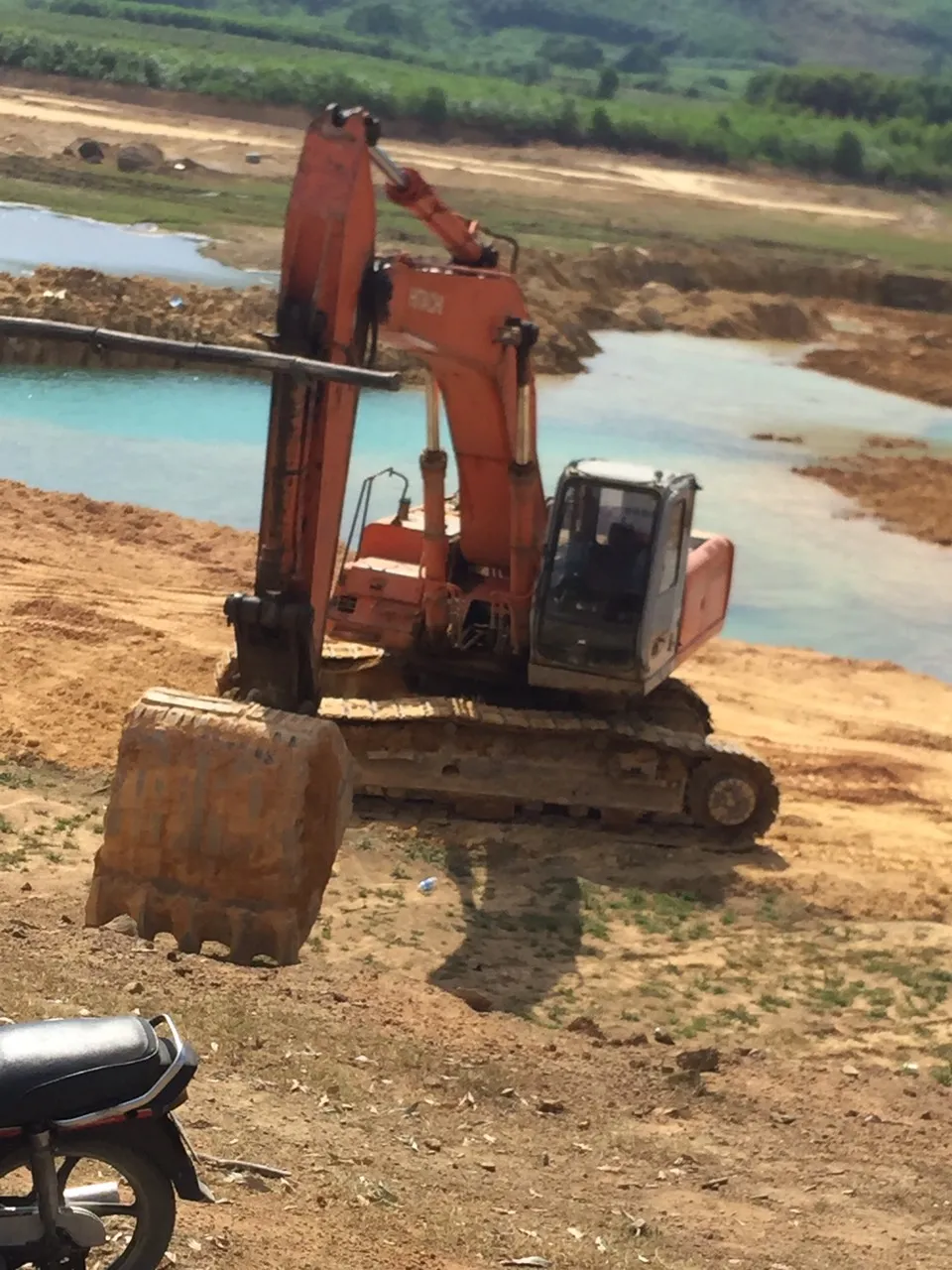 Phát hiện quả bom nặng 200kg khi nạo vét lòng đập ở Hà Tĩnh ảnh 1