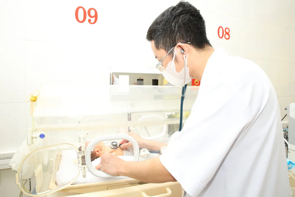 Cứu sống sản phụ mang song thai bị tiền sản giật và sản giật nặng sau mổ ảnh 1