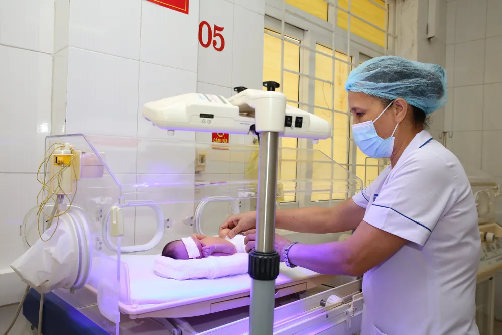 Cứu sống sản phụ mang song thai bị tiền sản giật và sản giật nặng sau mổ ảnh 2