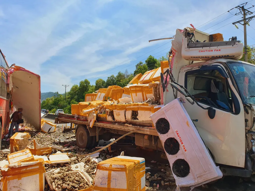 Hà Tĩnh: Tai nạn giao thông liên hoàn, nhiều phương tiện bị hư hỏng ảnh 9