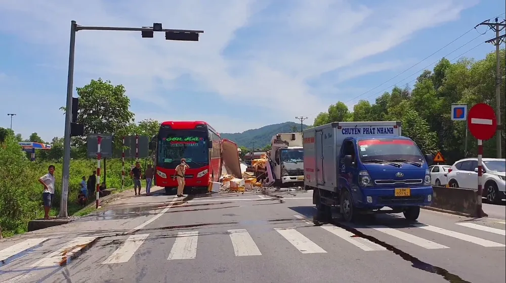 Hà Tĩnh: Tai nạn giao thông liên hoàn, nhiều phương tiện bị hư hỏng ảnh 5