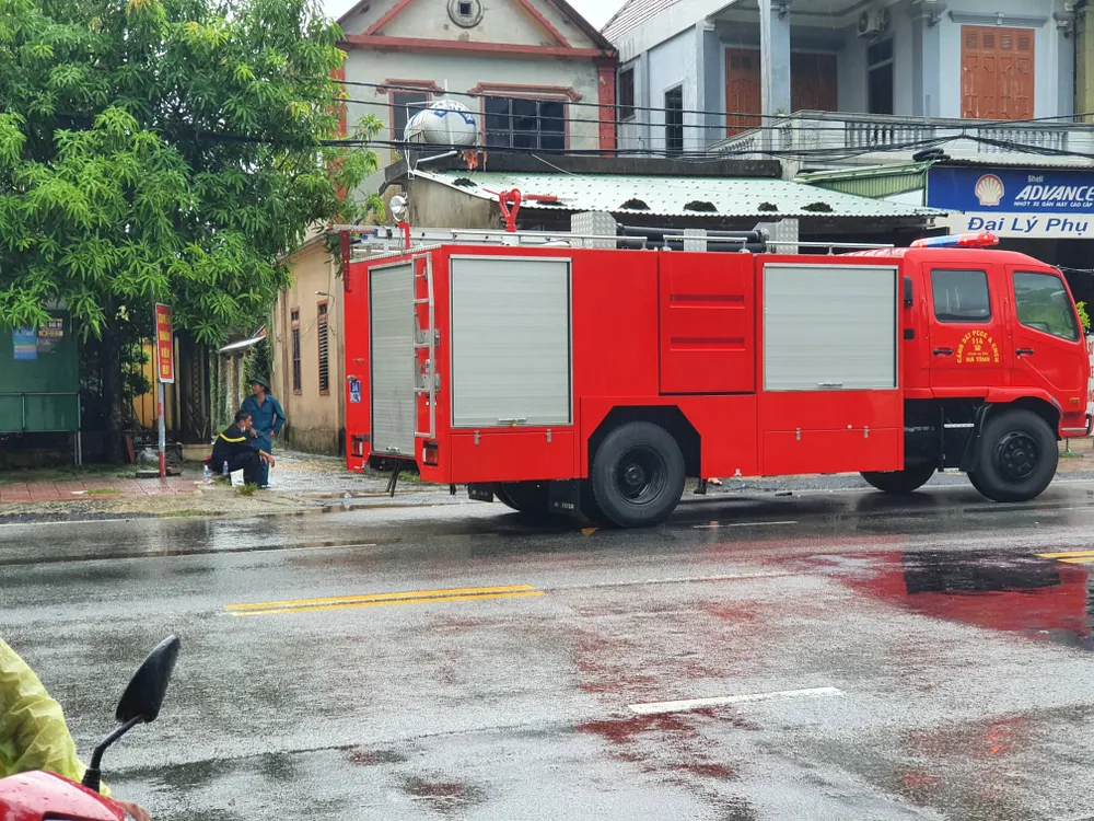 Cháy tại xưởng gia công vải tại Hà Tĩnh, nhiều tài sản bị thiêu rụi ảnh 2