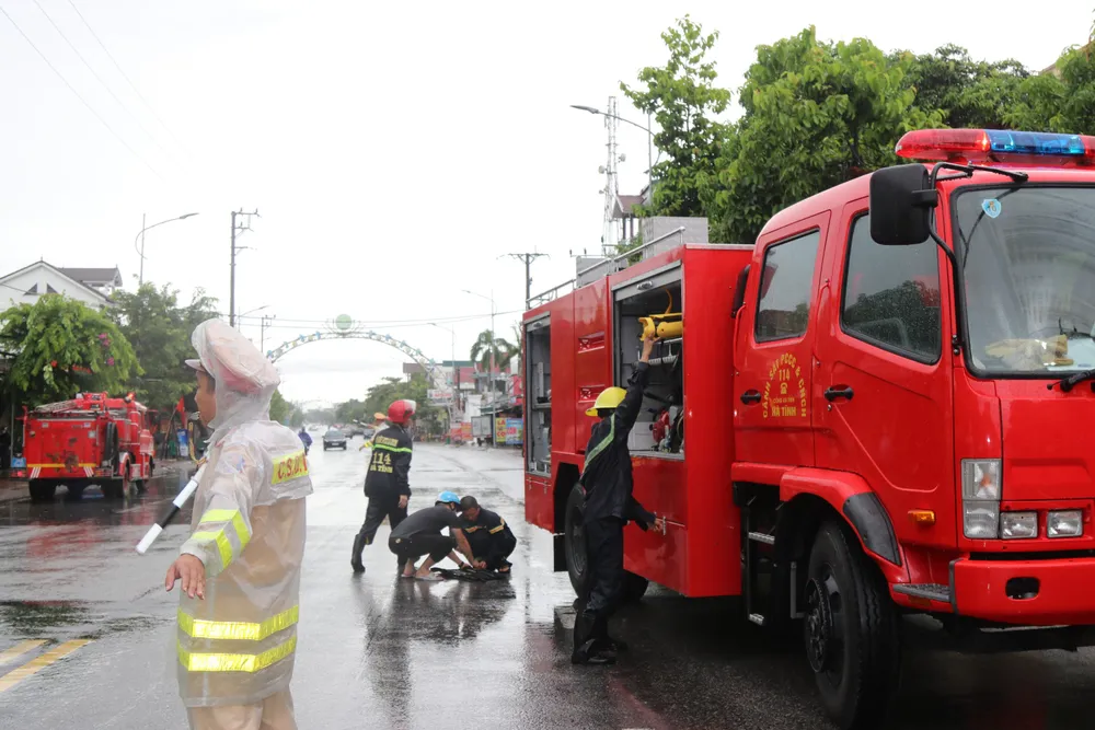 Cháy tại xưởng gia công vải tại Hà Tĩnh, nhiều tài sản bị thiêu rụi ảnh 1