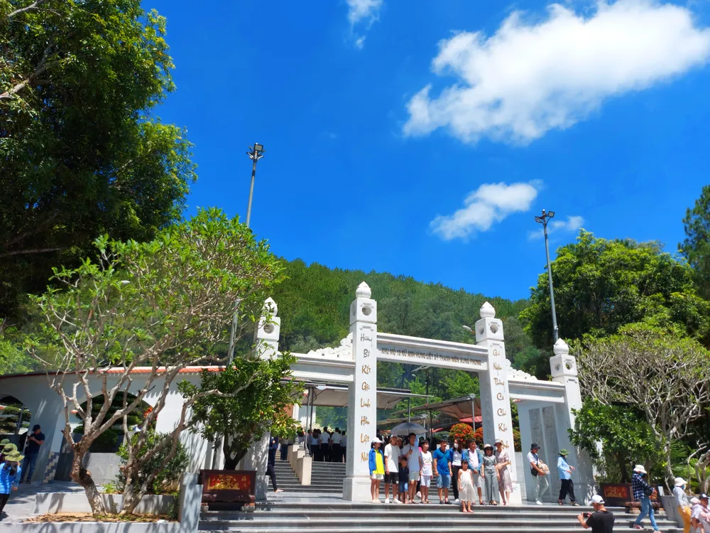 Tổ chức lễ giỗ lần thứ 54 của 10 nữ Anh hùng liệt sĩ TNXP Ngã ba Đồng Lộc ảnh 1