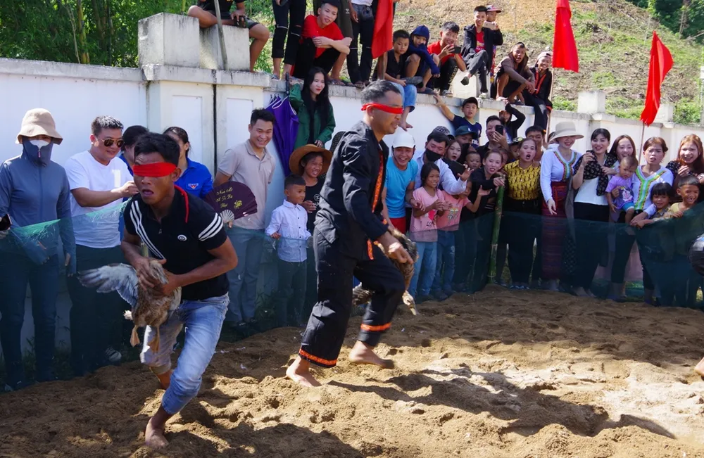 Bà con dân tộc Chứt vui đón Tết Lấp lỗ ảnh 13