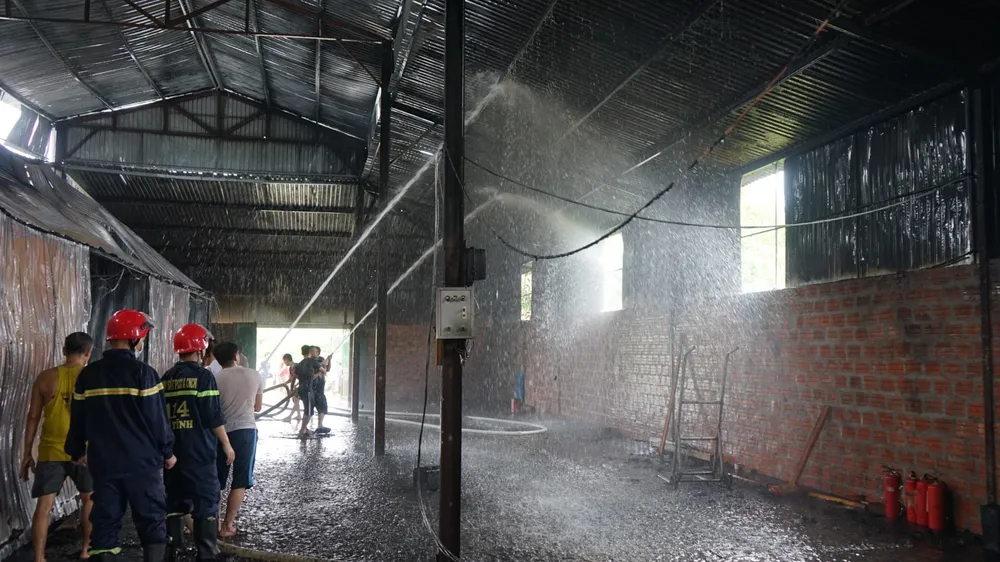 Cháy lớn tại cơ sở phun sơn ở khu công nghiệp làng nghề Thái Yên ảnh 5