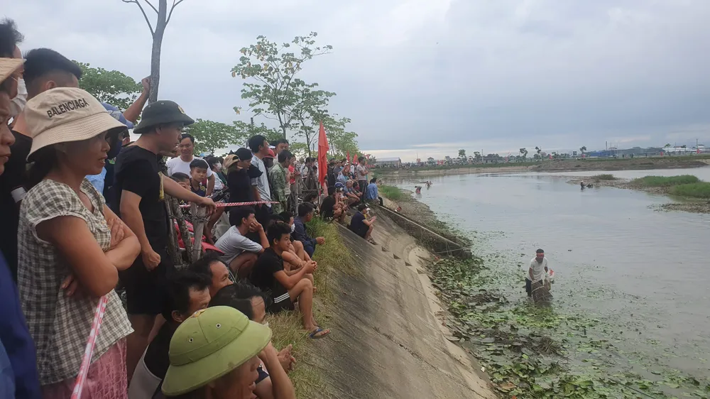 Hàng trăm người nô nức bắt cá hồ Đập Lổ ở Hà Tĩnh ảnh 20