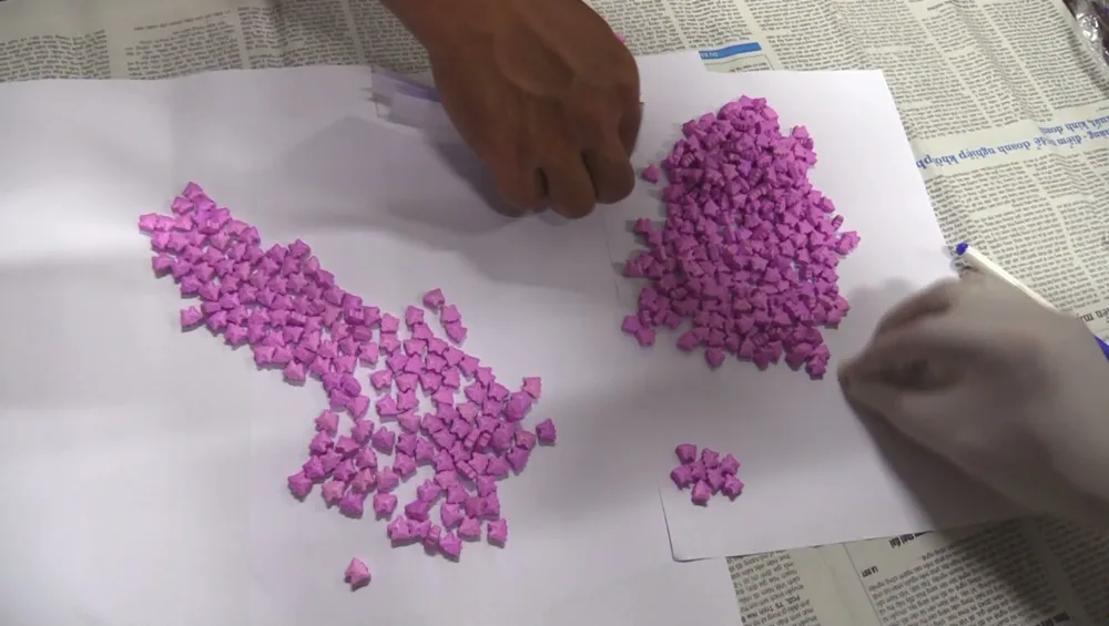 Bắt đối tượng vận chuyển 1kg Ketamin và 7.500 viên ma túy tổng hợp qua biên giới ảnh 4