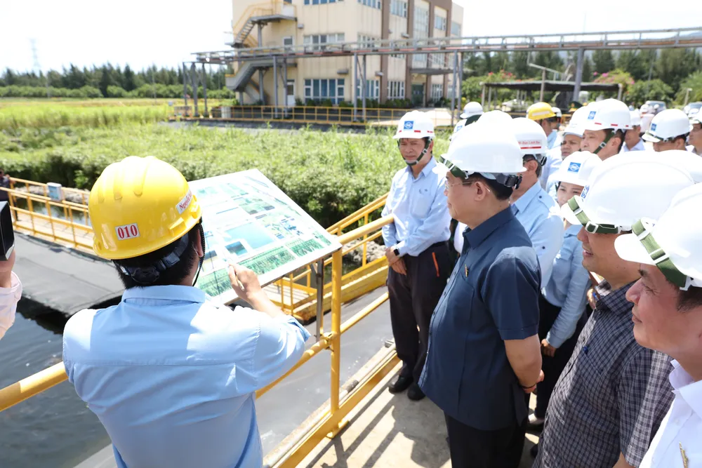 Chủ tịch Quốc hội Vương Đình Huệ kiểm tra sản xuất tại Khu kinh tế Vũng Áng ảnh 1