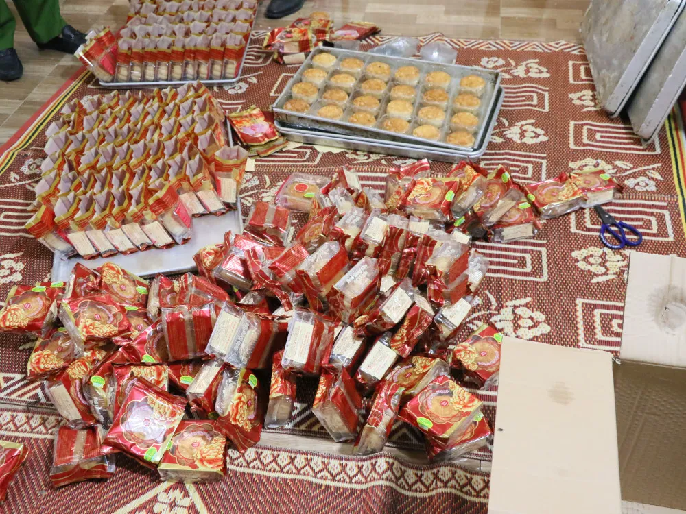 Đà Nẵng, Hà Tĩnh: Phát hiện bánh trung thu không rõ nguồn gốc, chưa kiểm nghiệm  ảnh 1