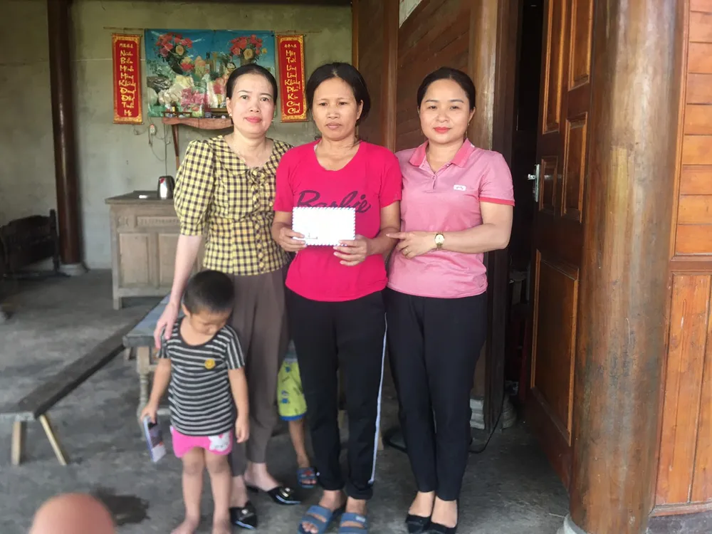 Báo SGGP trao 37,3 triệu đồng cho các gia đình khó khăn ở Hà Tĩnh ảnh 2