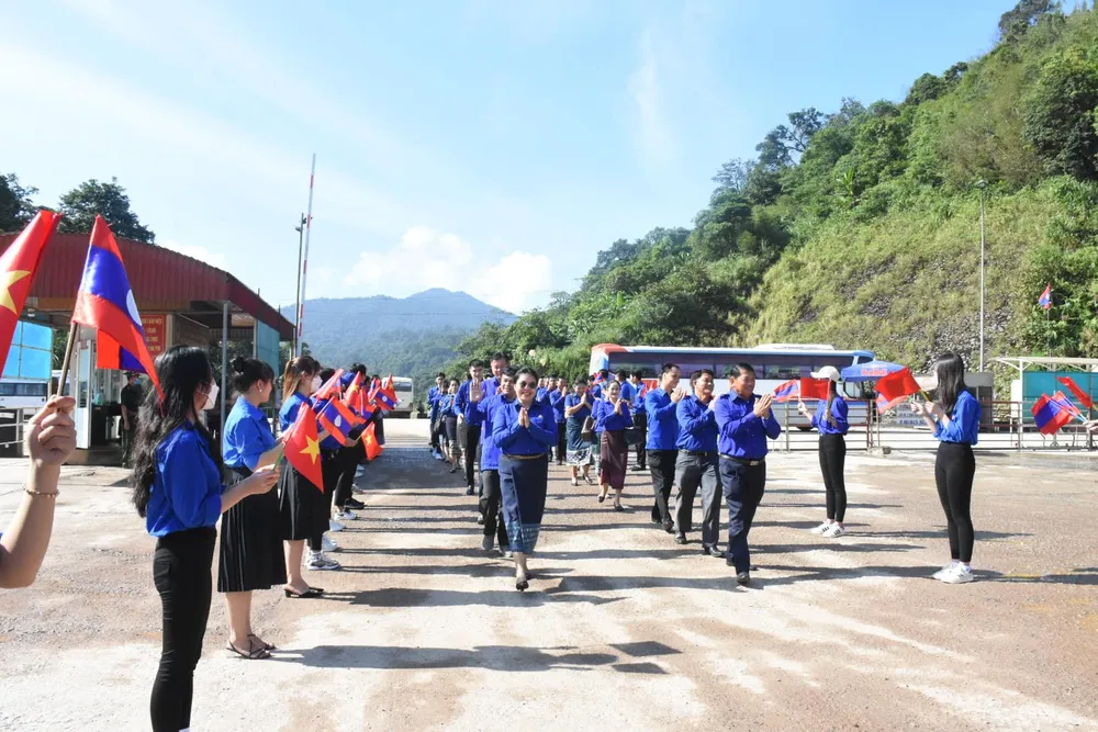 Đoàn đại biểu Lào tham dự chương trình Gặp gỡ hữu nghị thanh niên Việt Nam - Lào ảnh 1