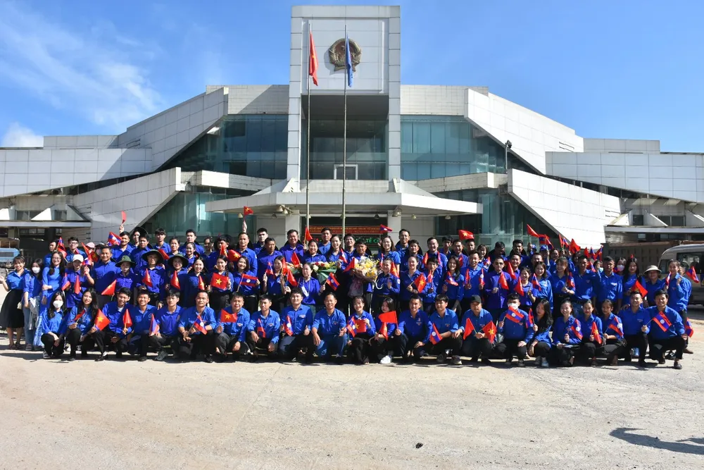 Đoàn đại biểu Lào tham dự chương trình Gặp gỡ hữu nghị thanh niên Việt Nam - Lào ảnh 8