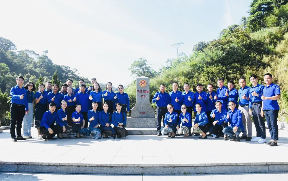 Đoàn đại biểu Lào tham dự chương trình Gặp gỡ hữu nghị thanh niên Việt Nam - Lào ảnh 9