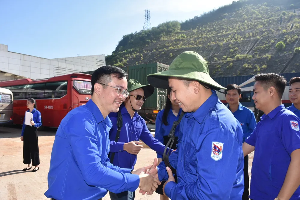Đoàn đại biểu Lào tham dự chương trình Gặp gỡ hữu nghị thanh niên Việt Nam - Lào ảnh 7