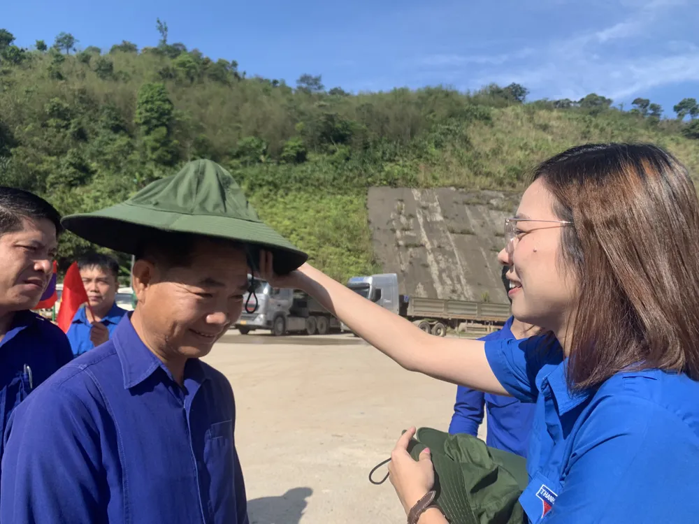 Đoàn đại biểu Lào tham dự chương trình Gặp gỡ hữu nghị thanh niên Việt Nam - Lào ảnh 11