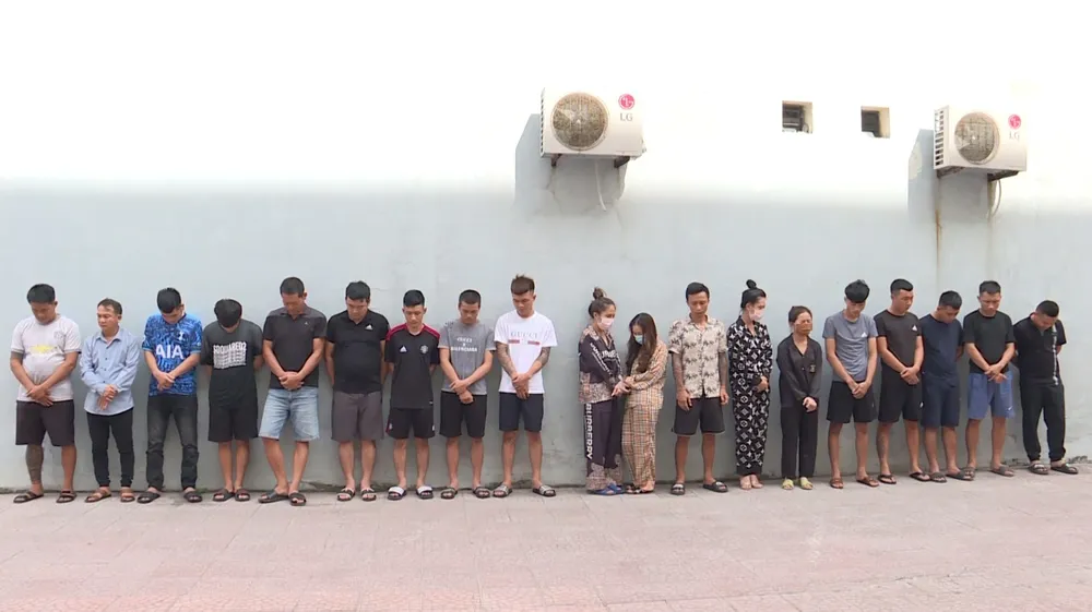 Khởi tố 15 đối tượng tàng trữ, sử dụng trái phép chất ma túy trong quán karaoke ảnh 1