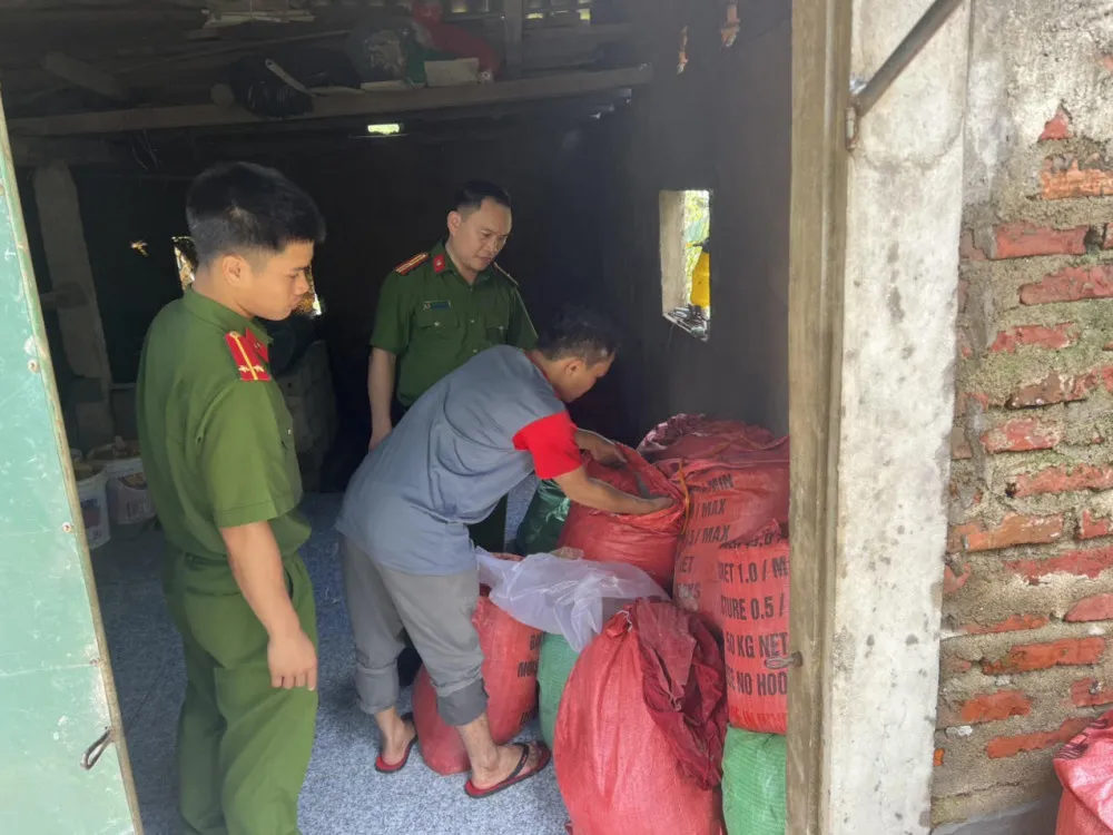 Hà Tĩnh: Phát hiện 1,2 tấn mỡ động vật không rõ nguồn gốc ảnh 1