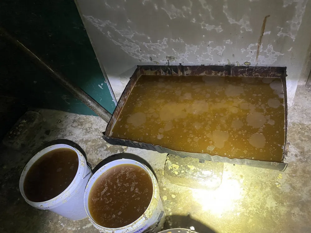 Phát hiện hơn 1,4 tấn mỡ động vật bốc mùi ảnh 6