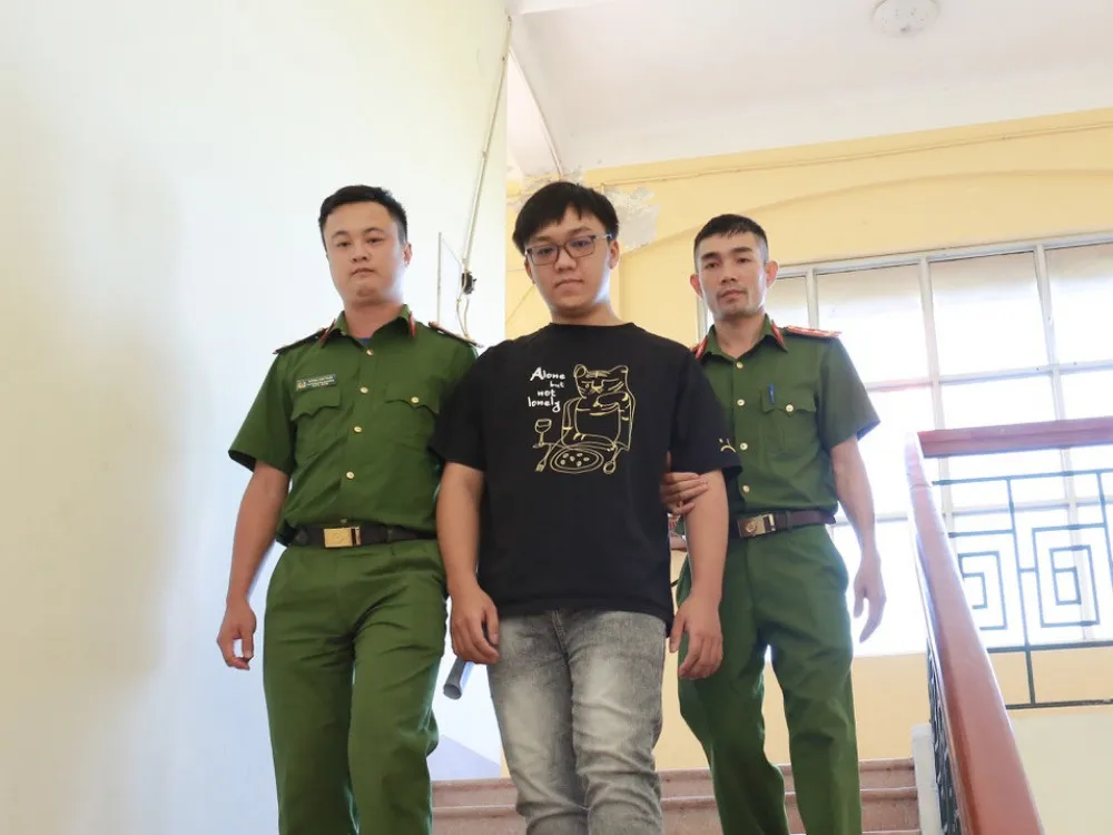 Khởi tố vợ chồng trẻ chiếm đoạt hơn 480 triệu đồng từ tài khoản ngân hàng  ảnh 2