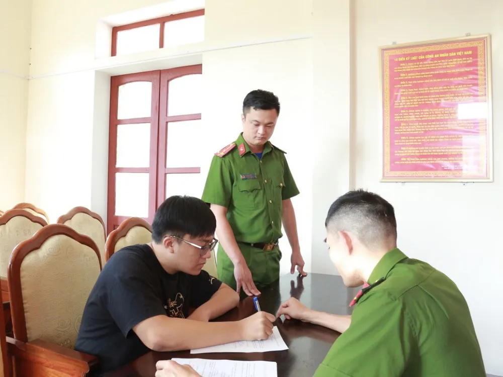 Khởi tố vợ chồng trẻ chiếm đoạt hơn 480 triệu đồng từ tài khoản ngân hàng  ảnh 1