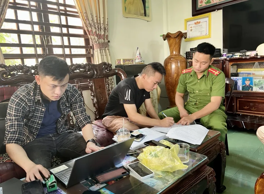 Đánh sập đường dây cá độ bóng đá liên tỉnh quy mô hơn 6.000 tỷ đồng ảnh 5