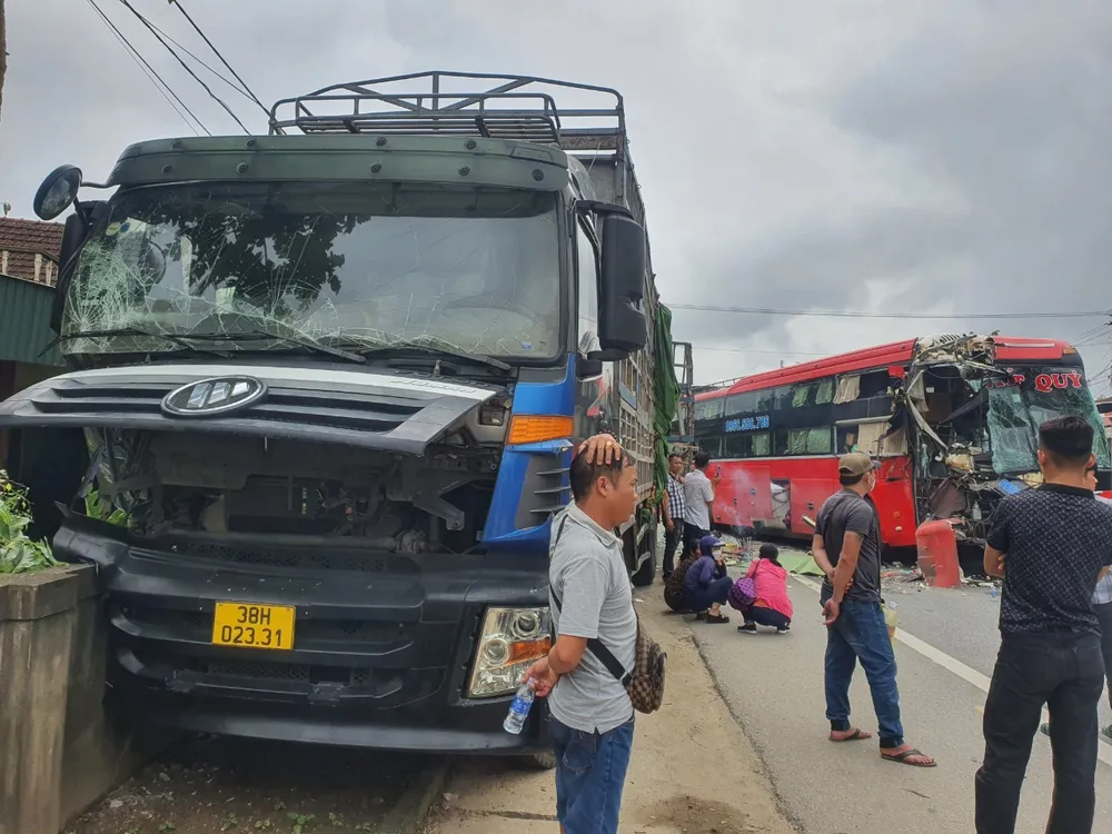Hà Tĩnh: Tai nạn giao thông liên hoàn trên quốc lộ 1A, ít nhất 1 người tử vong ảnh 1