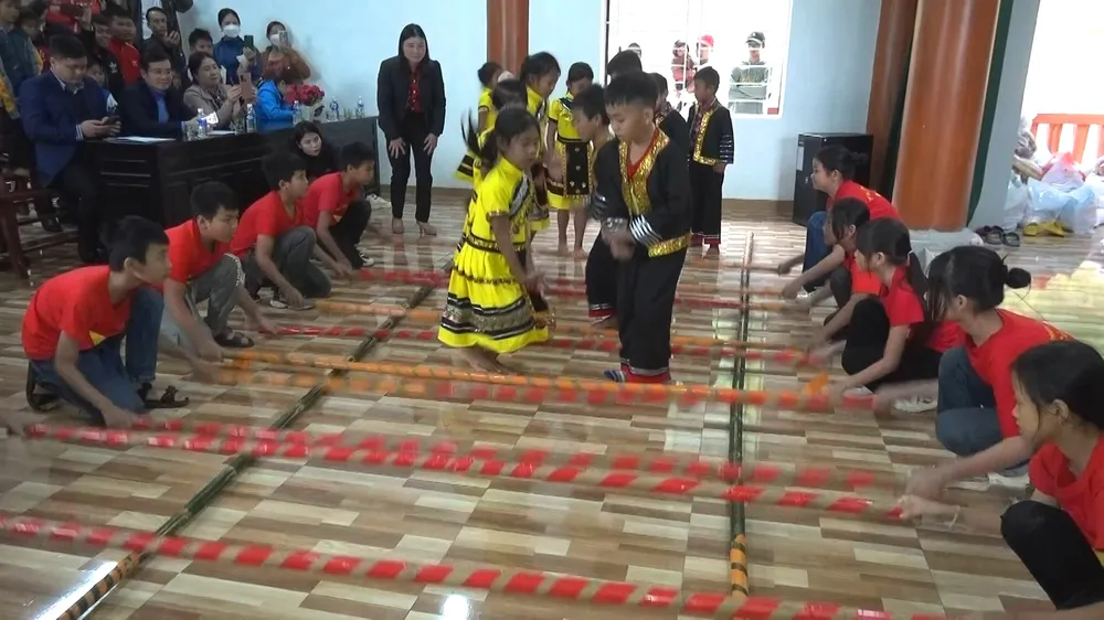 Hà Tĩnh: Bà con dân tộc Chứt vui Tết Chăm Cha Bới ảnh 5