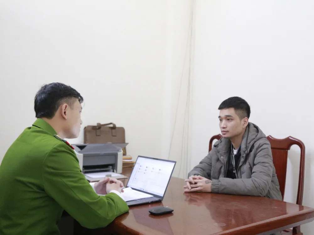 Đối tượng Nguyễn Đình Dương tại cơ quan công an