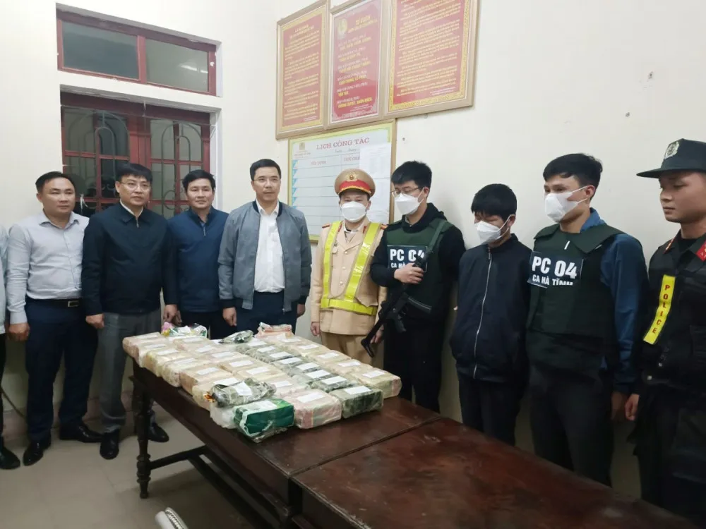 Thượng tá Nguyễn Hồng Phong - Giám đốc Công an tỉnh Hà Tĩnh và Đại tá Nguyễn Thanh Liêm - Phó Giám đốc Công an tỉnh trực tiếp chỉ đạo điều tra, bắt giữ đối tượng